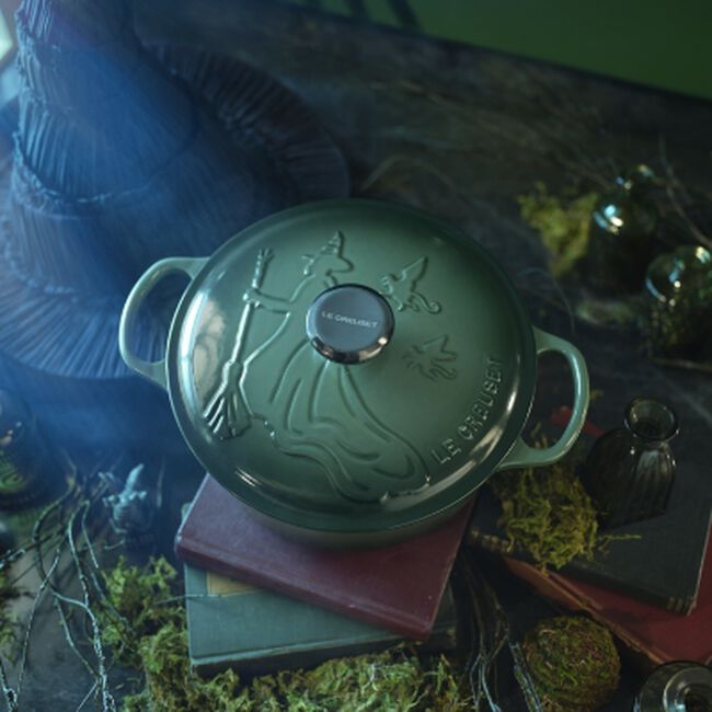 Le Creuset Wicked Elphaba Embossed Signature Round Casserole 24cm image number 6